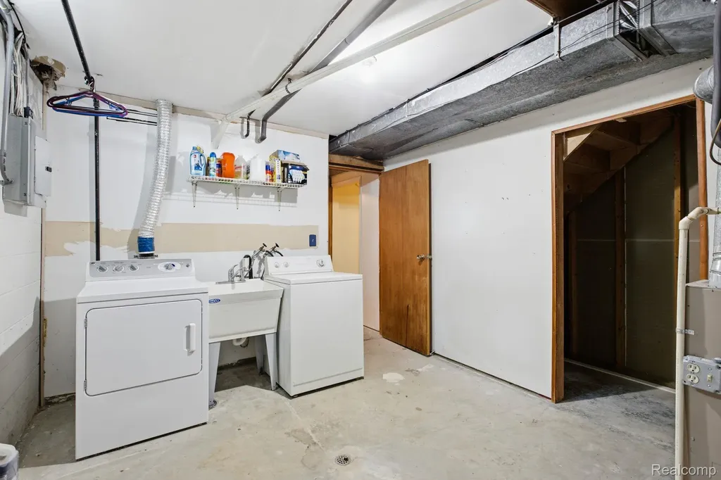 135 Joan Court Marysville City MI 48040