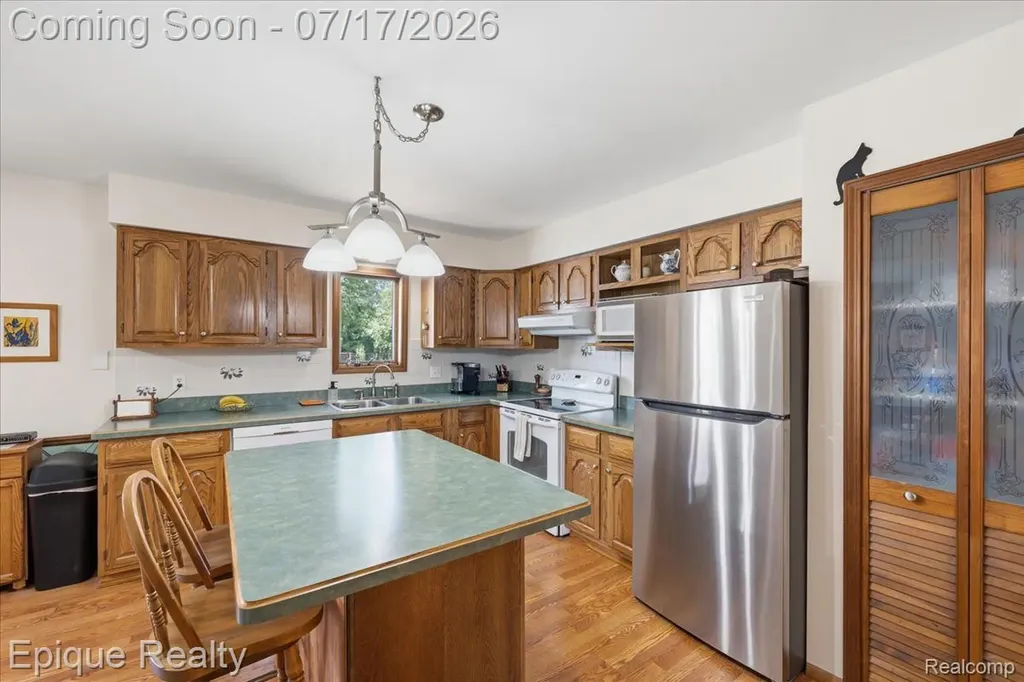 555 E Square Lake Road Troy City MI 48085