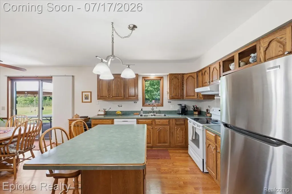 555 E Square Lake Road Troy City MI 48085