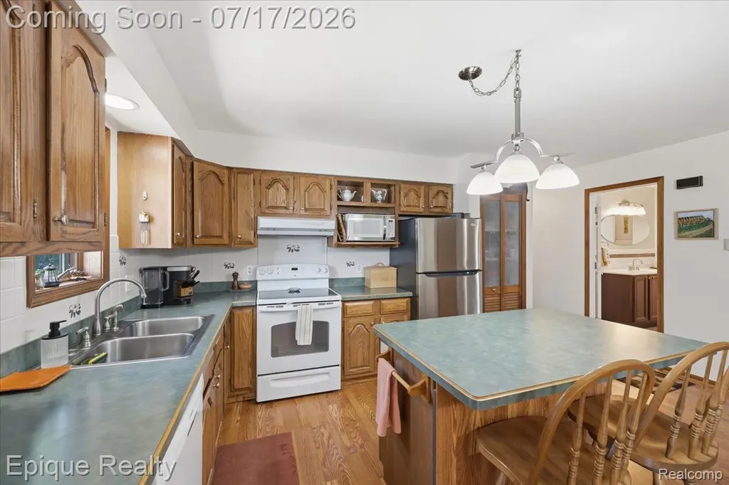 555 E Square Lake Road Troy City MI 48085
