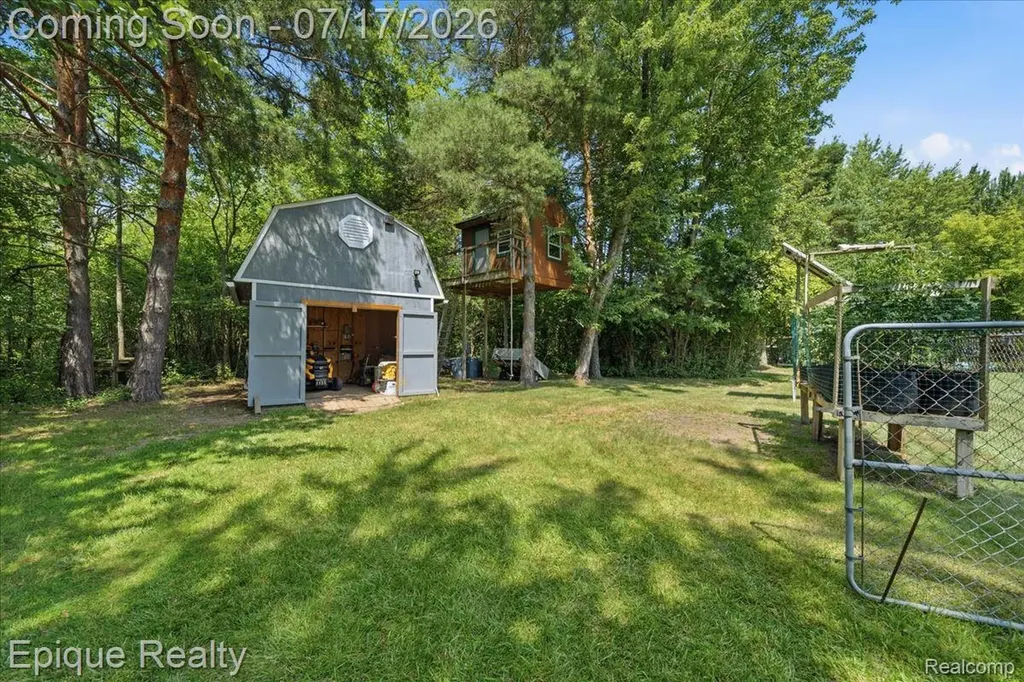 555 E Square Lake Road Troy City MI 48085