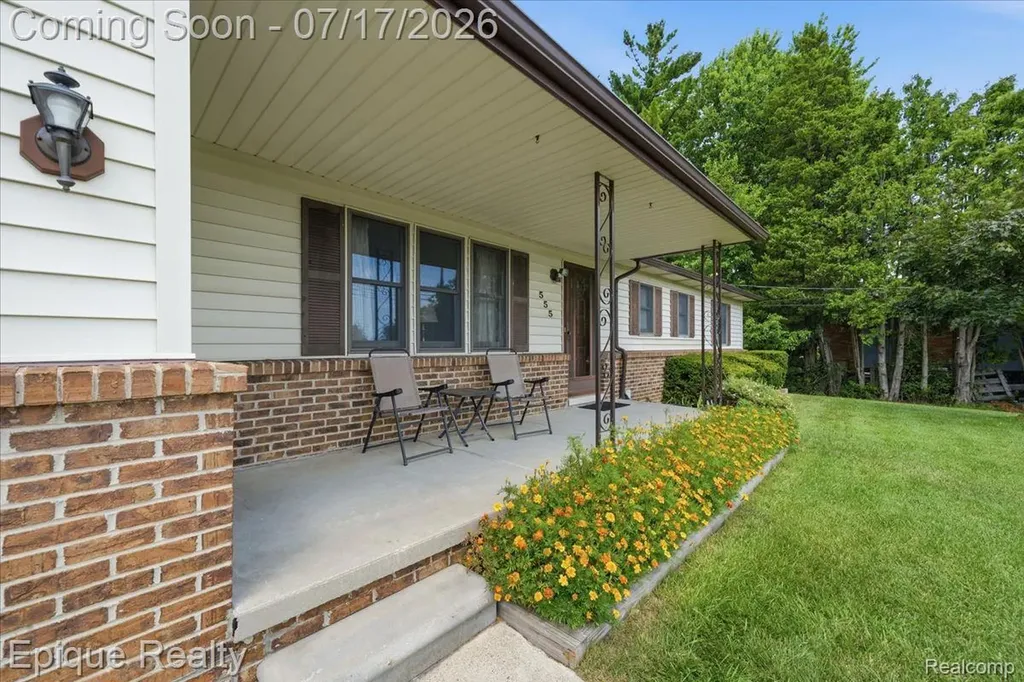 555 E Square Lake Road Troy City MI 48085