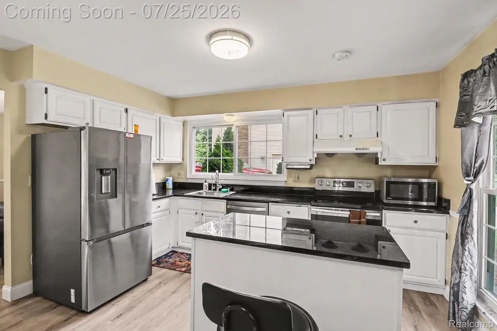 35810 Fredericksburg Road Farmington Hills City MI 48331