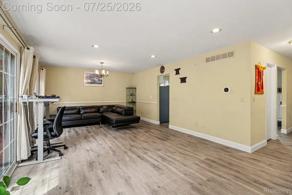 35810 Fredericksburg Road Farmington Hills City MI 48331