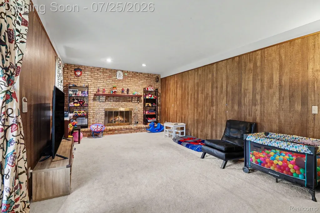 35810 Fredericksburg Road Farmington Hills City MI 48331