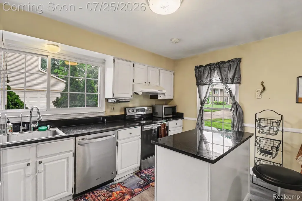 35810 Fredericksburg Road Farmington Hills City MI 48331