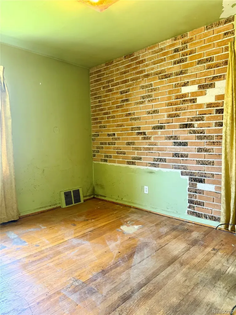 564 Ford Boulevard Lincoln Park City MI 48146
