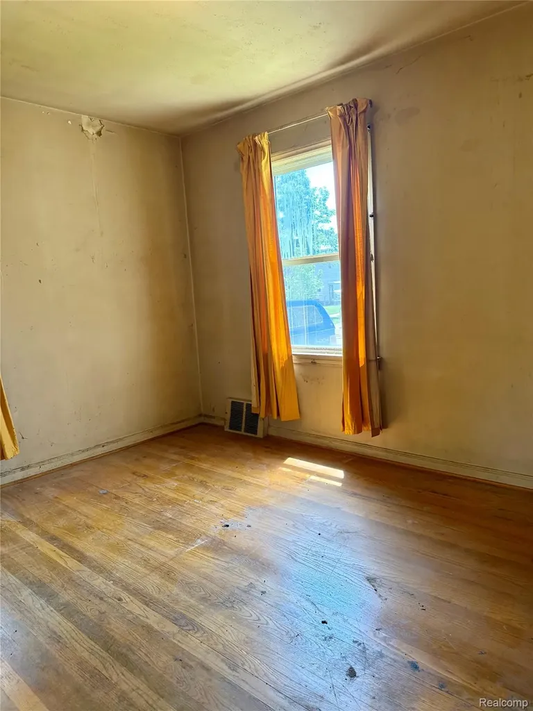 564 Ford Boulevard Lincoln Park City MI 48146