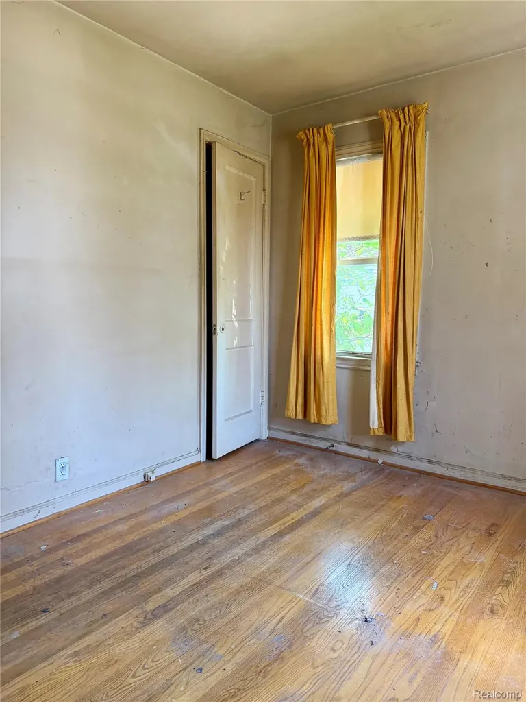 564 Ford Boulevard Lincoln Park City MI 48146