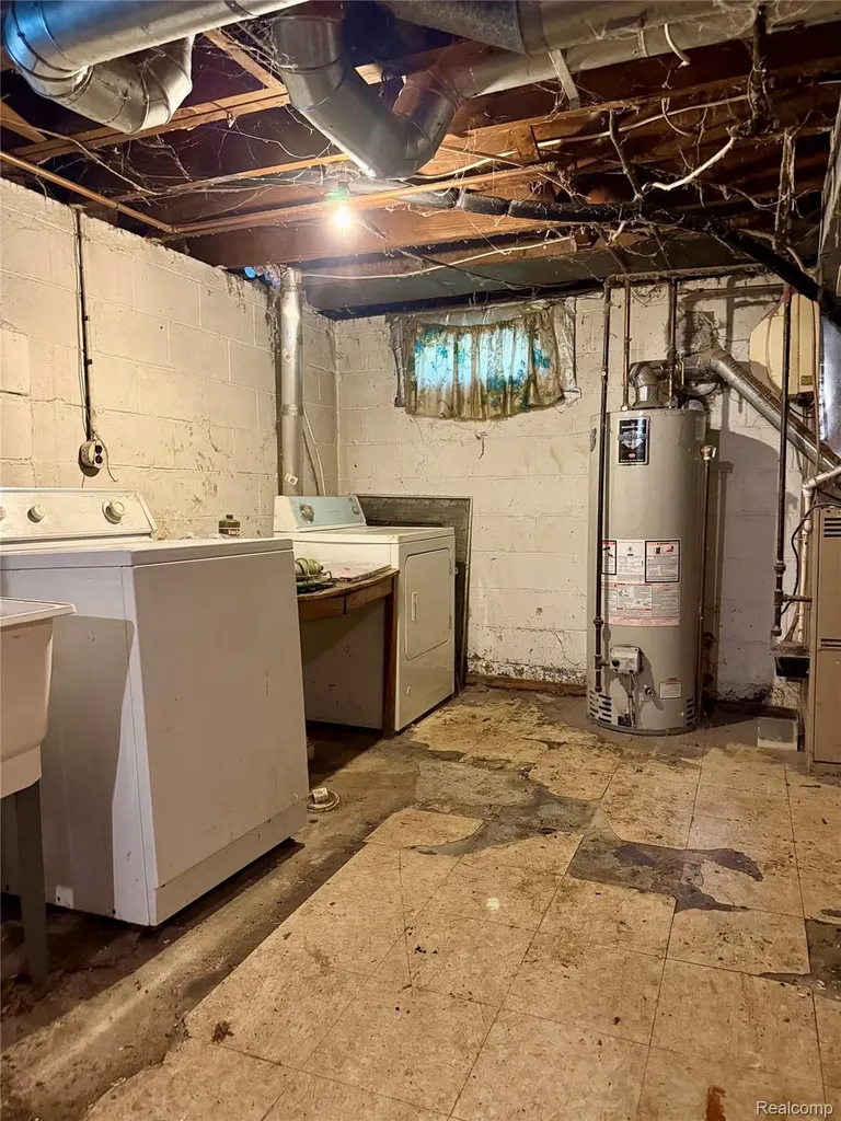 564 Ford Boulevard Lincoln Park City MI 48146