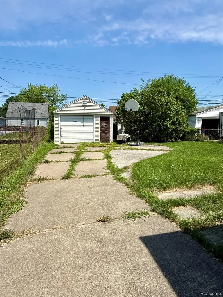 564 Ford Boulevard Lincoln Park City MI 48146