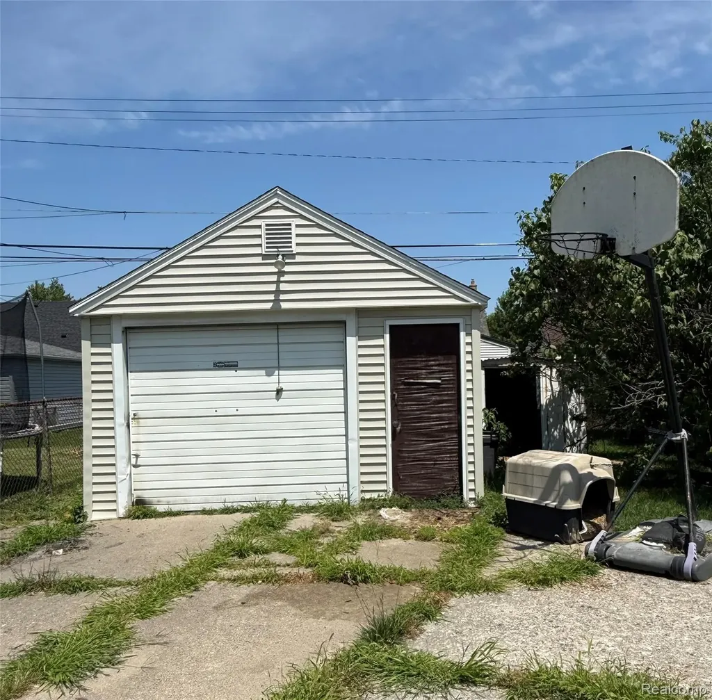 564 Ford Boulevard Lincoln Park City MI 48146