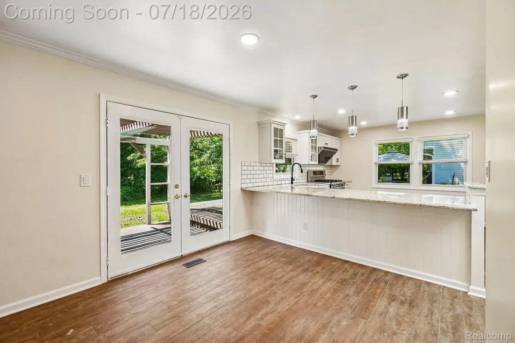 4855 Butler Drive Troy City MI 48085
