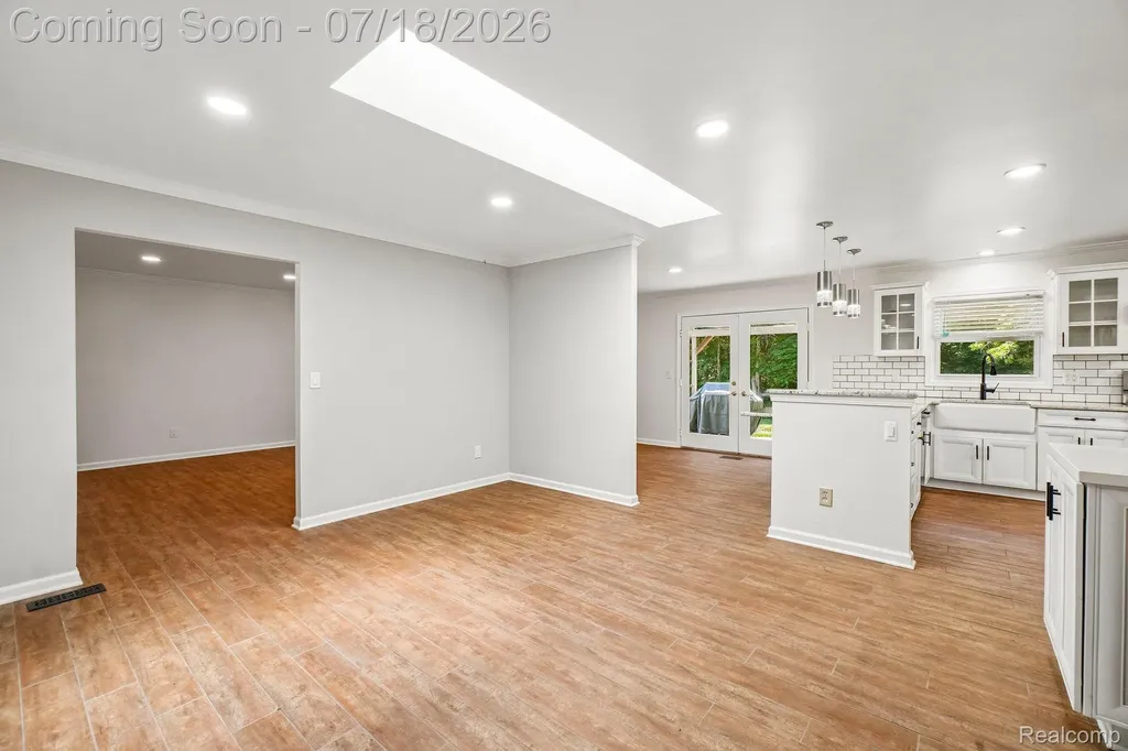4855 Butler Drive Troy City MI 48085