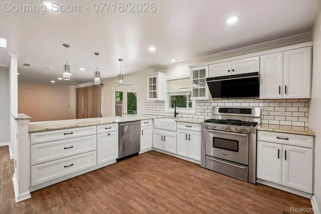4855 Butler Drive Troy City MI 48085