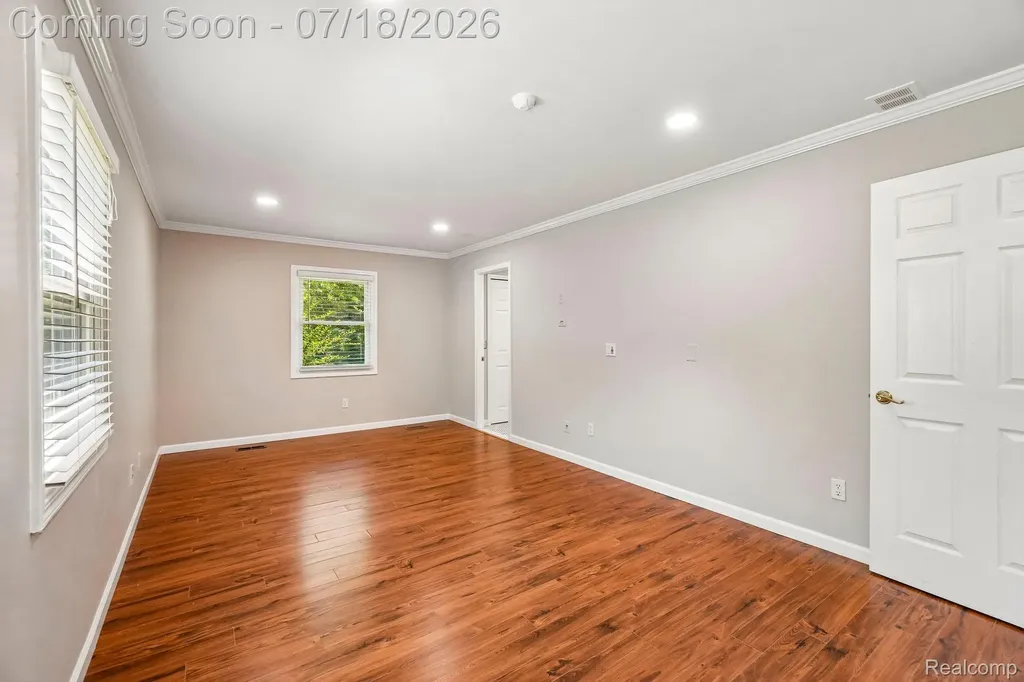 4855 Butler Drive Troy City MI 48085