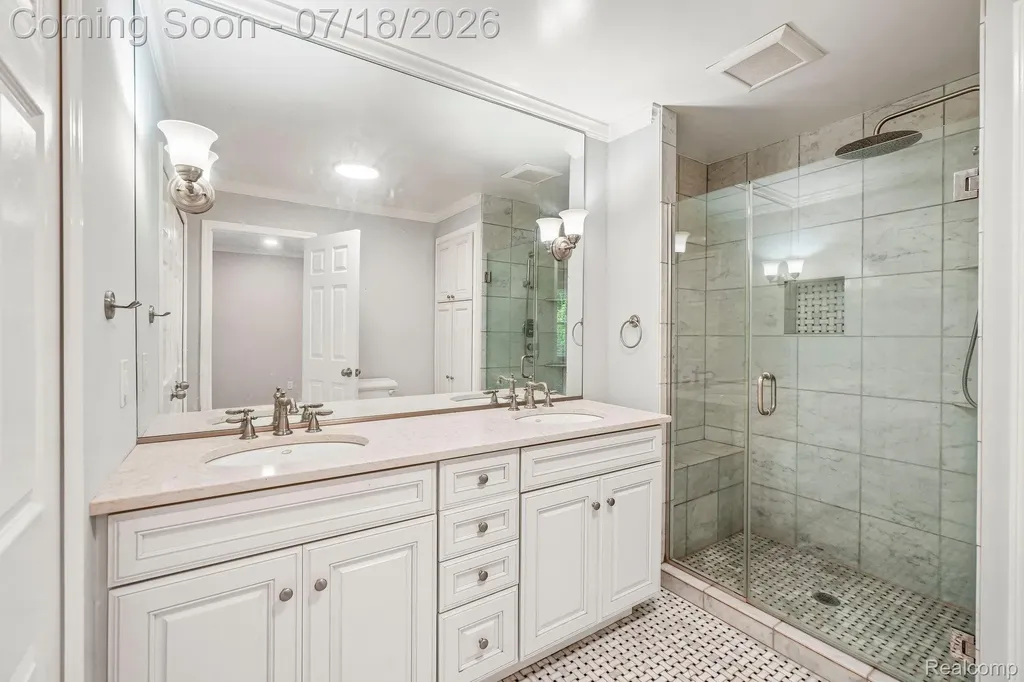4855 Butler Drive Troy City MI 48085