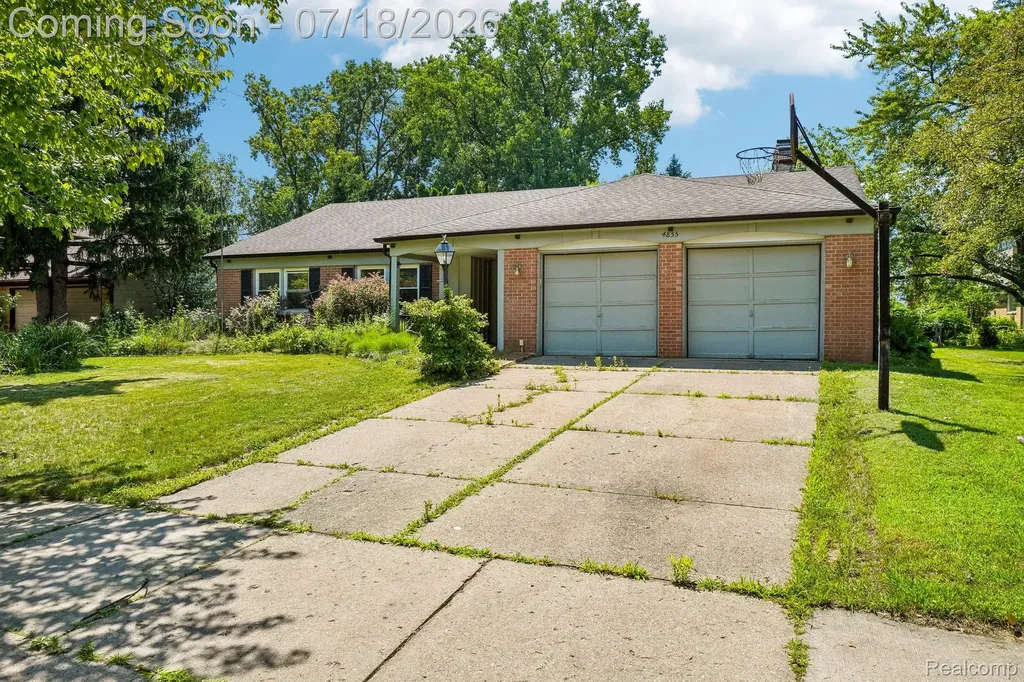 4855 Butler Drive Troy City MI 48085