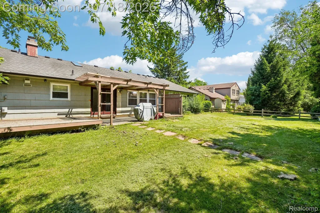 4855 Butler Drive Troy City MI 48085
