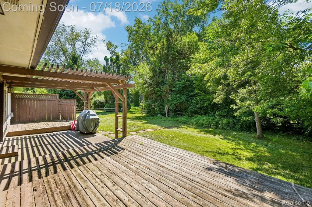 4855 Butler Drive Troy City MI 48085