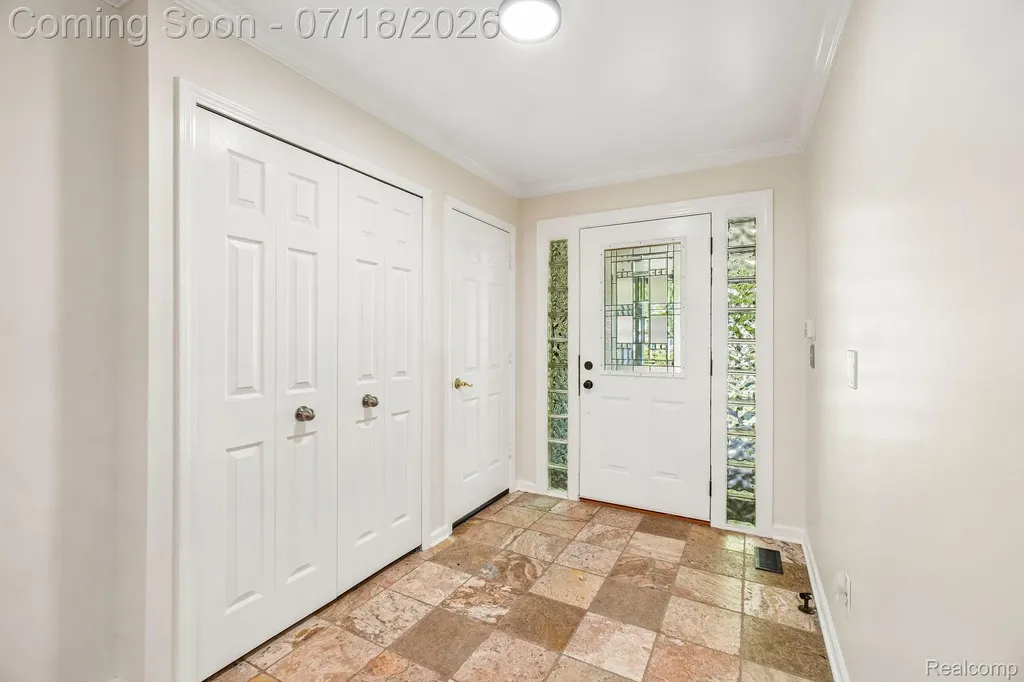 4855 Butler Drive Troy City MI 48085