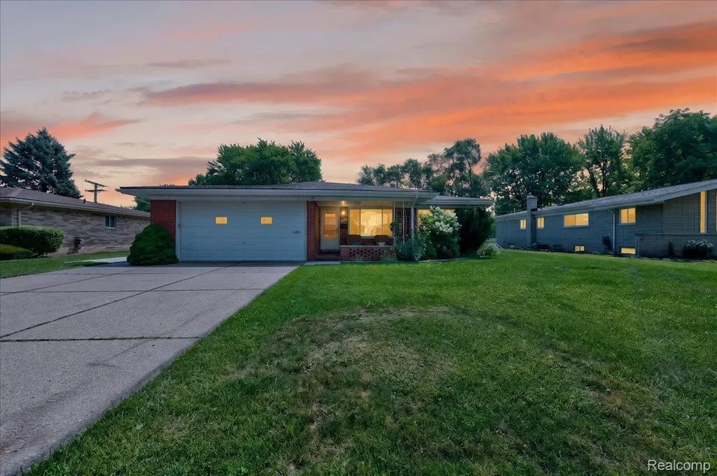 34452 Esper Drive Sterling Heights City MI 48312