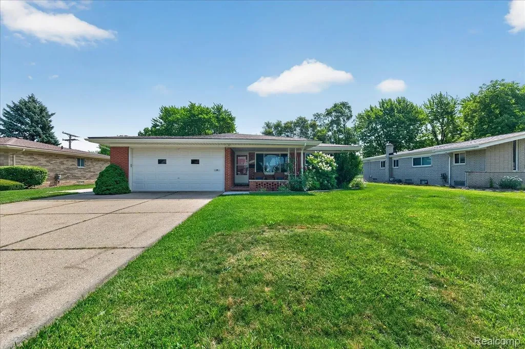 34452 Esper Drive Sterling Heights City MI 48312