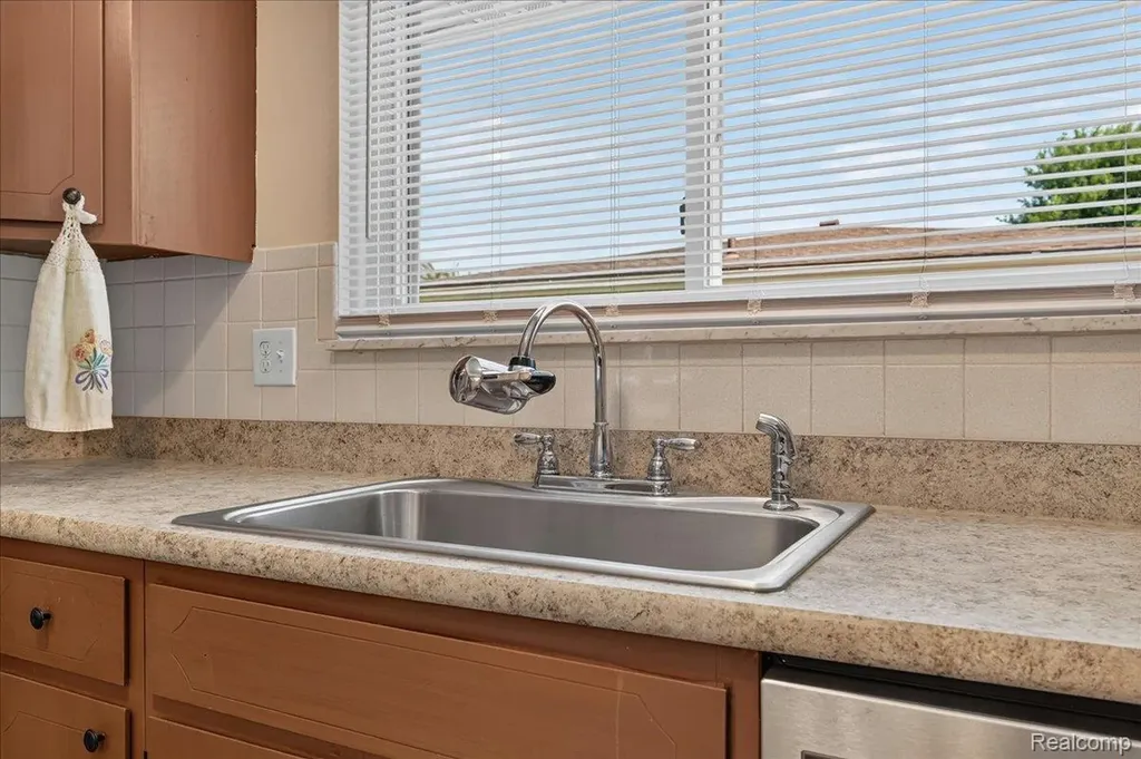 34452 Esper Drive Sterling Heights City MI 48312