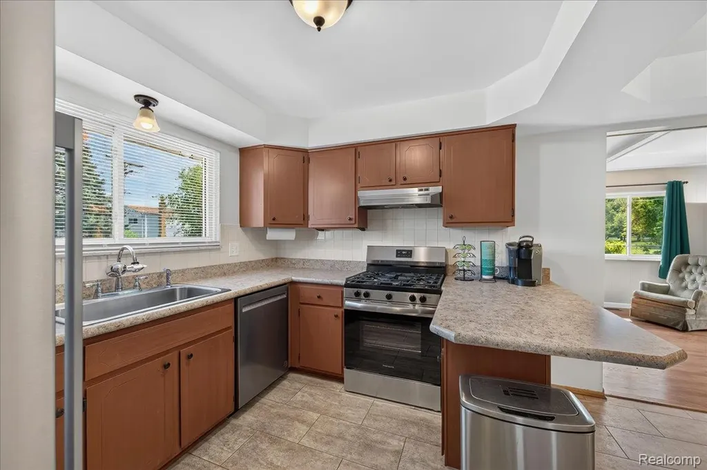 34452 Esper Drive Sterling Heights City MI 48312