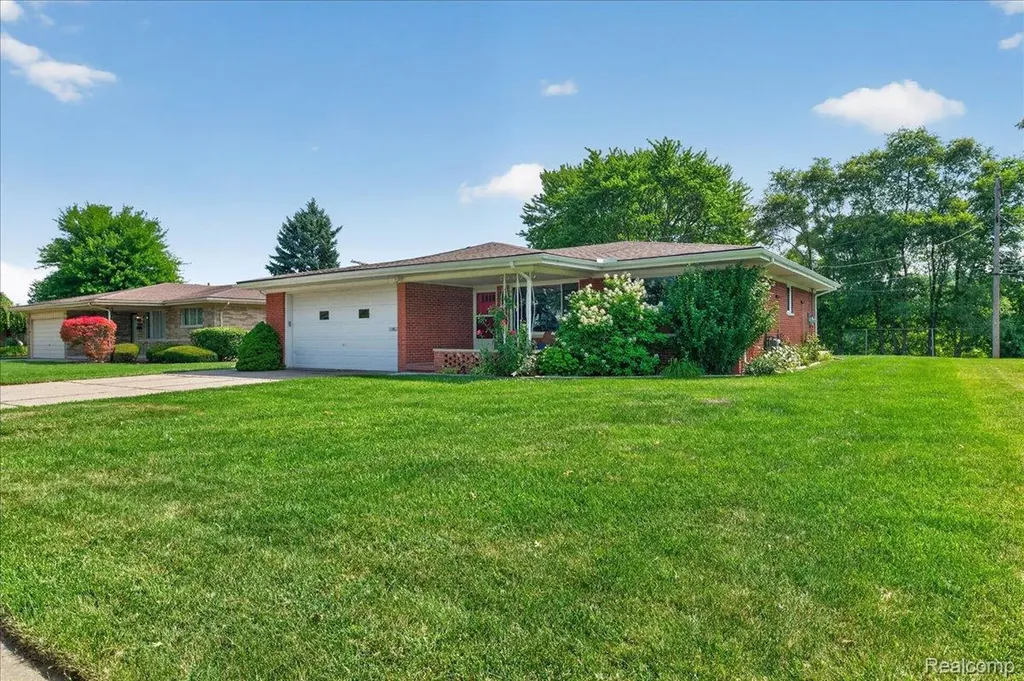 34452 Esper Drive Sterling Heights City MI 48312