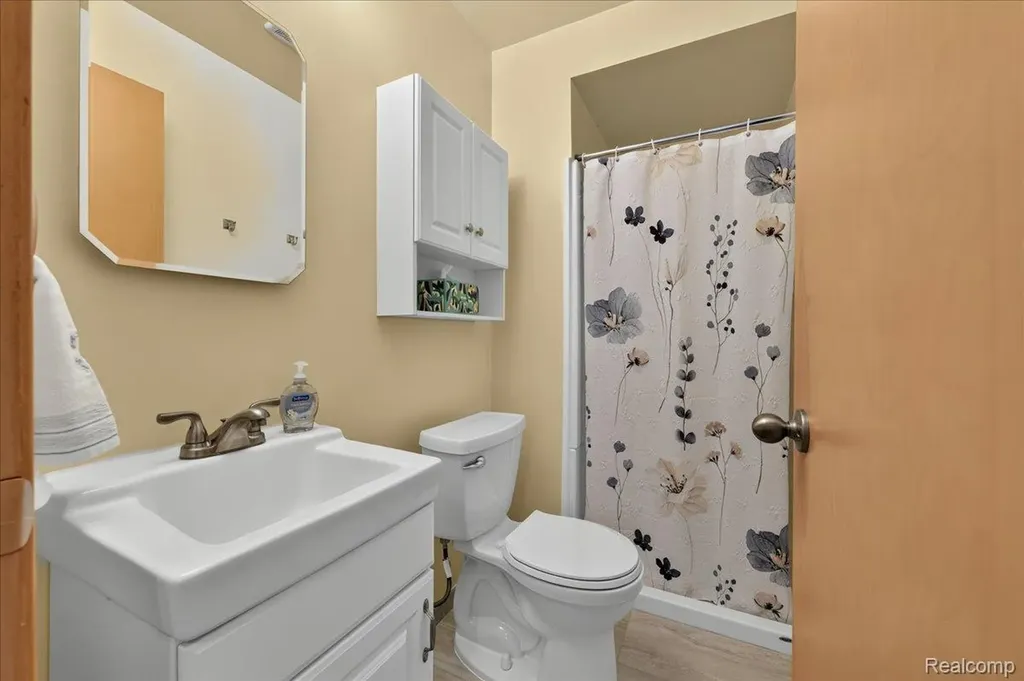 34452 Esper Drive Sterling Heights City MI 48312