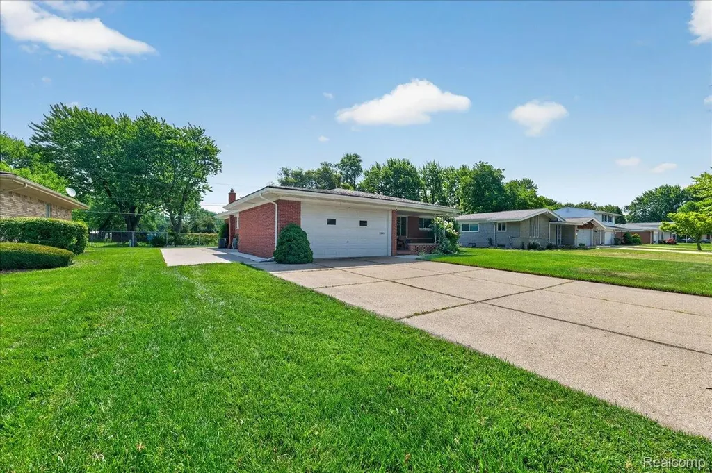 34452 Esper Drive Sterling Heights City MI 48312