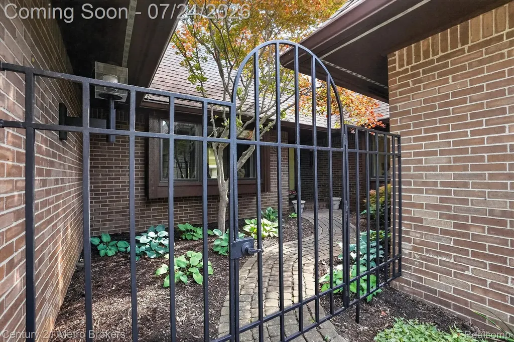 9095 S Saginaw Road Grand Blanc Charter Township MI 48439
