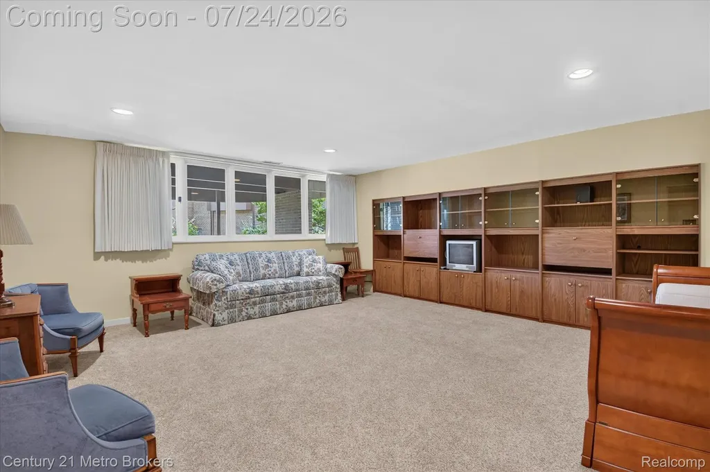 9095 S Saginaw Road Grand Blanc Charter Township MI 48439