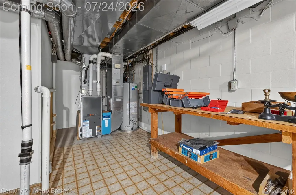 9095 S Saginaw Road Grand Blanc Charter Township MI 48439