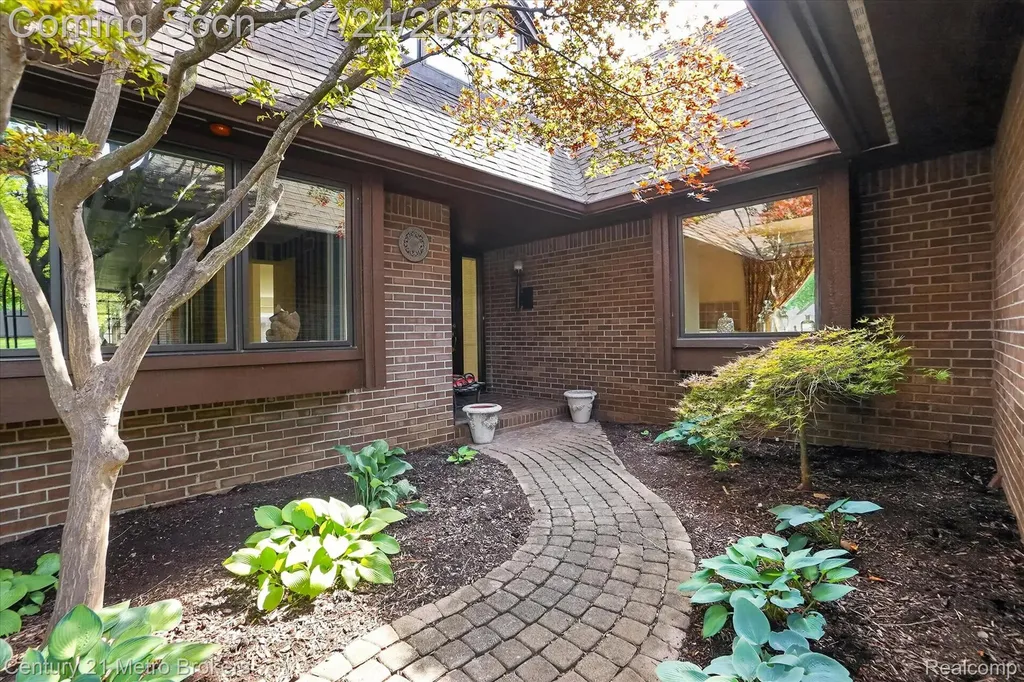 9095 S Saginaw Road Grand Blanc Charter Township MI 48439