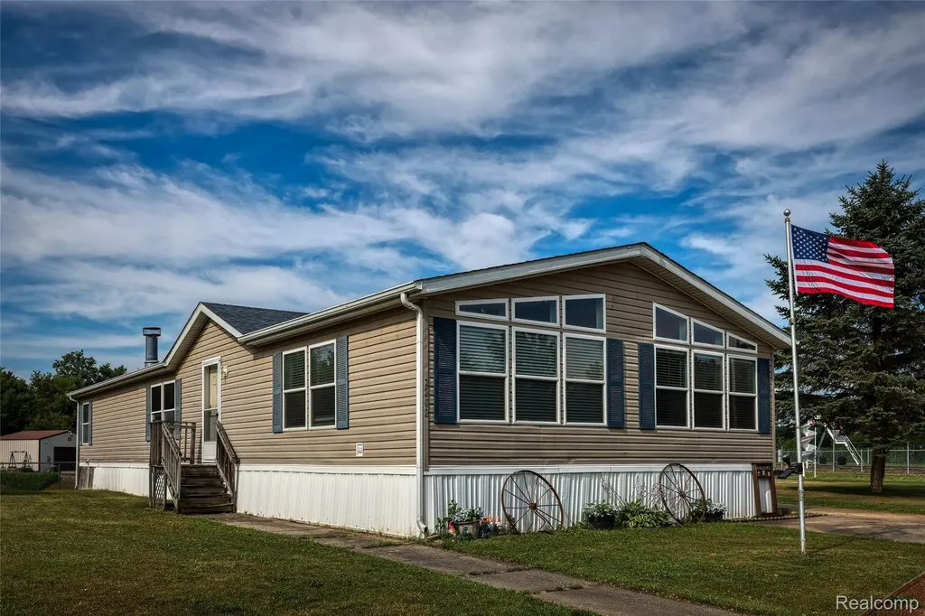 7208 Mapleview Circle E Brown City City MI 48416