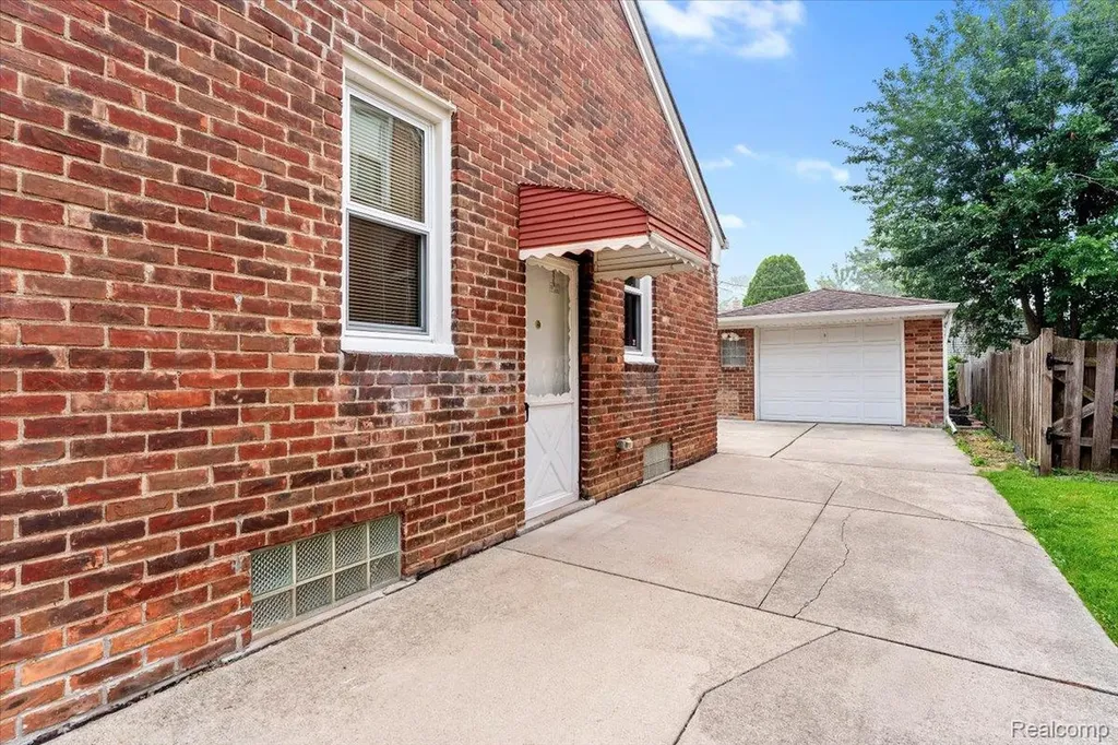 4191 Duplex Avenue N Lincoln Park City MI 48146