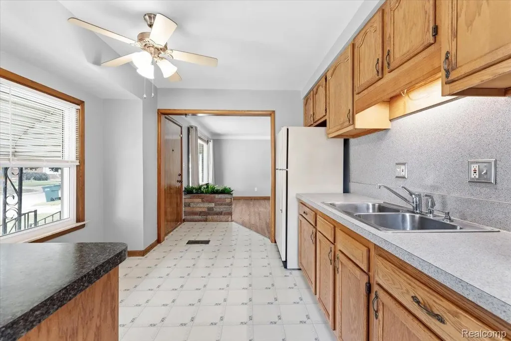 4191 Duplex Avenue N Lincoln Park City MI 48146