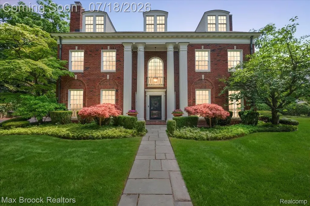 294 Lincoln Road Grosse Pointe City MI 48230