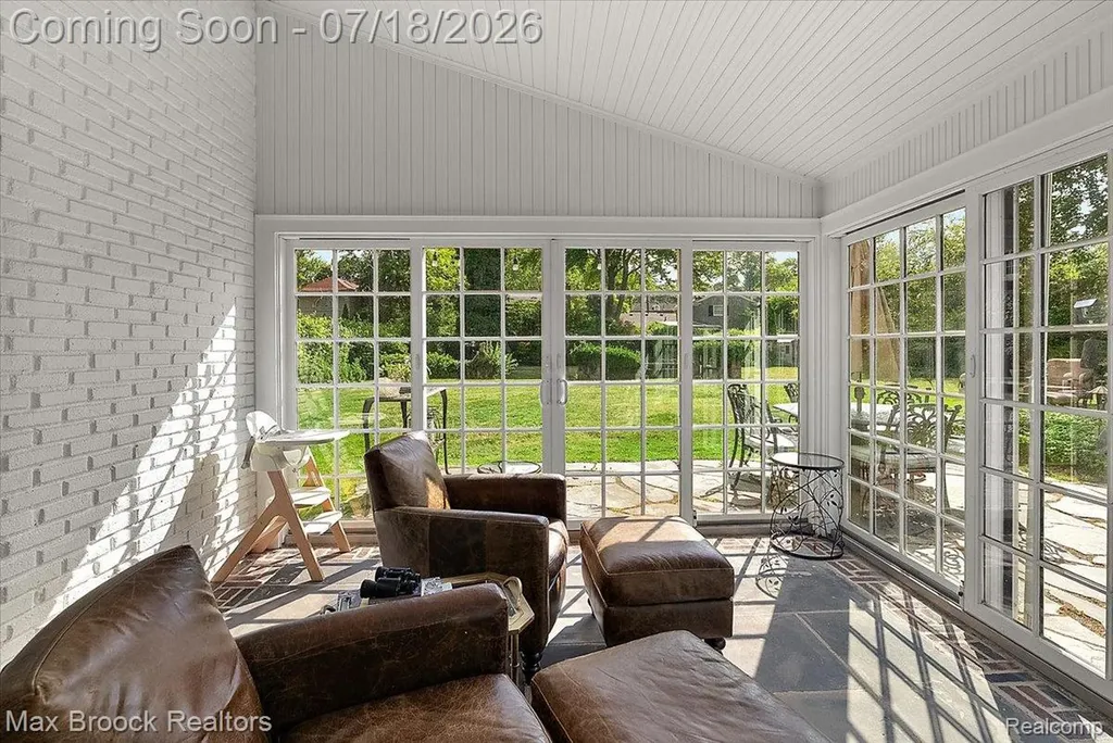 294 Lincoln Road Grosse Pointe City MI 48230