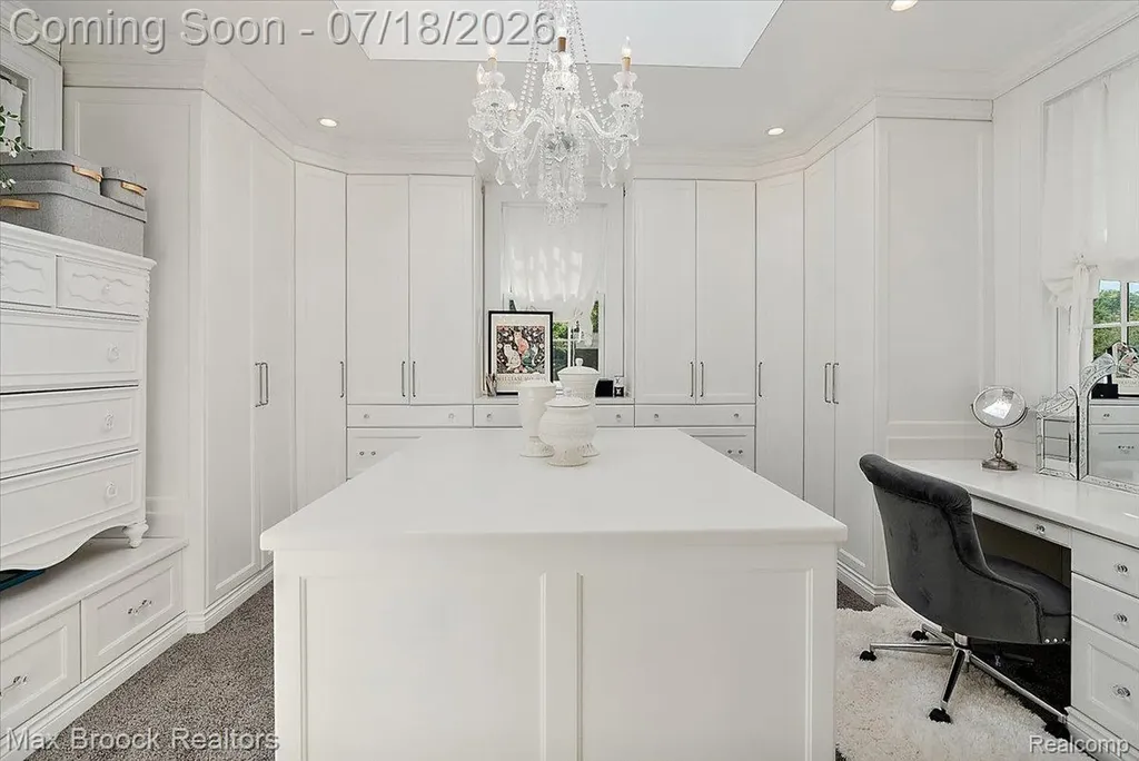 294 Lincoln Road Grosse Pointe City MI 48230