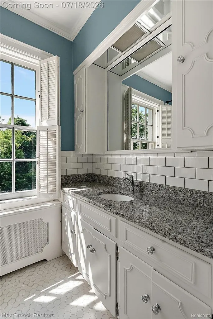 294 Lincoln Road Grosse Pointe City MI 48230