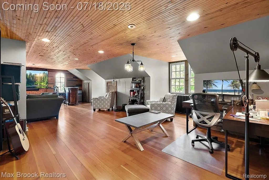 294 Lincoln Road Grosse Pointe City MI 48230