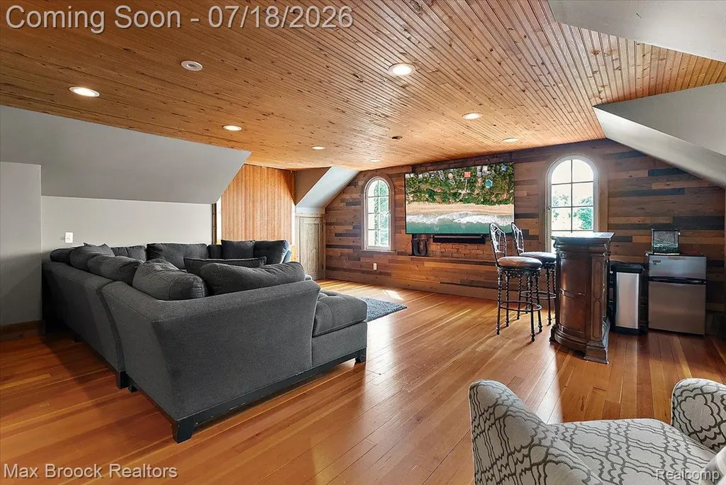 294 Lincoln Road Grosse Pointe City MI 48230