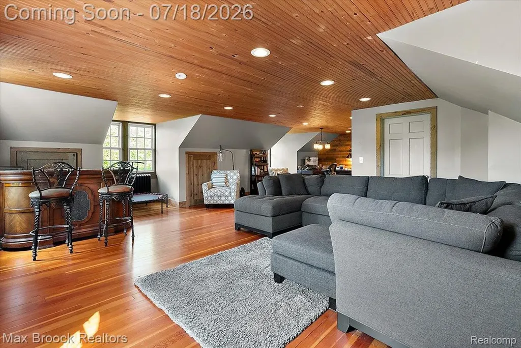 294 Lincoln Road Grosse Pointe City MI 48230