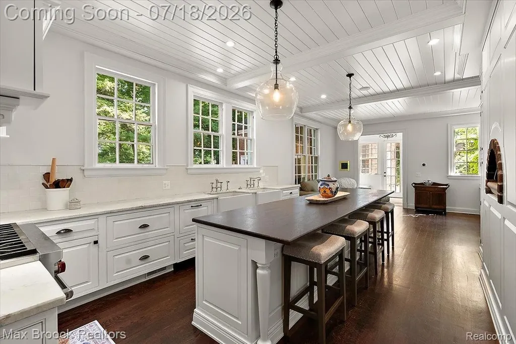 294 Lincoln Road Grosse Pointe City MI 48230