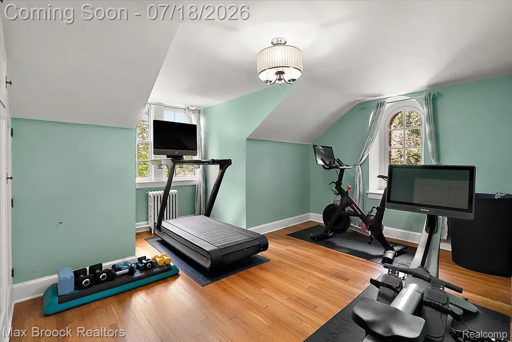294 Lincoln Road Grosse Pointe City MI 48230