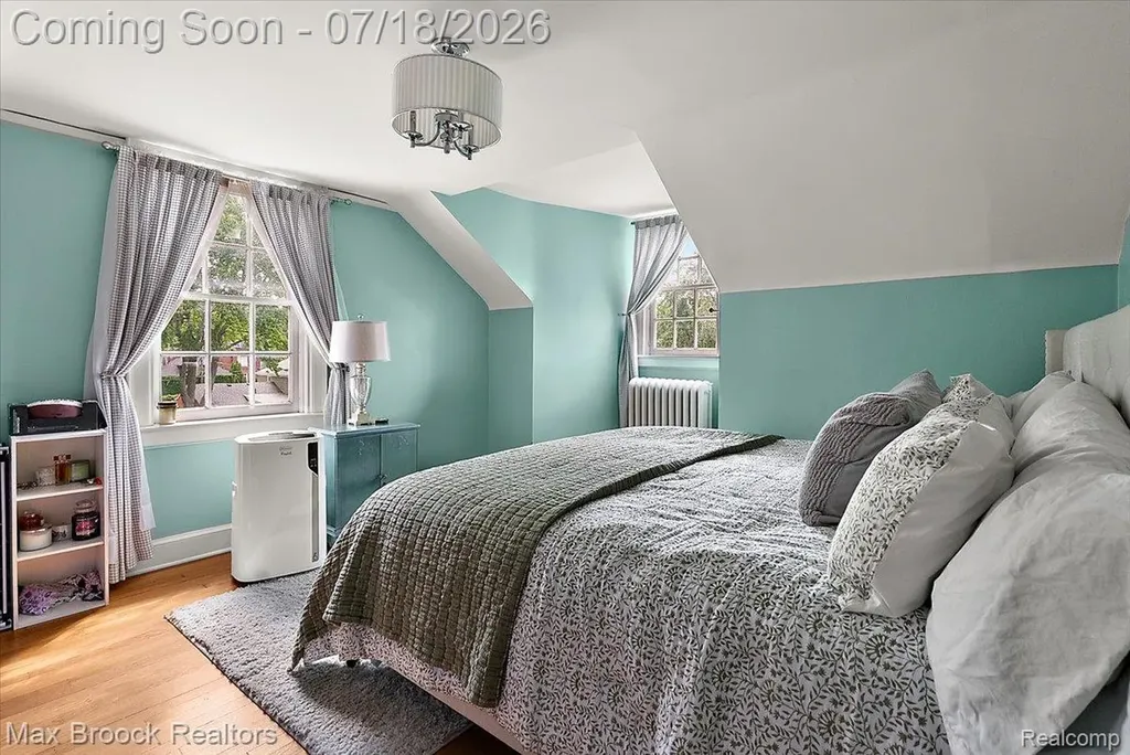 294 Lincoln Road Grosse Pointe City MI 48230