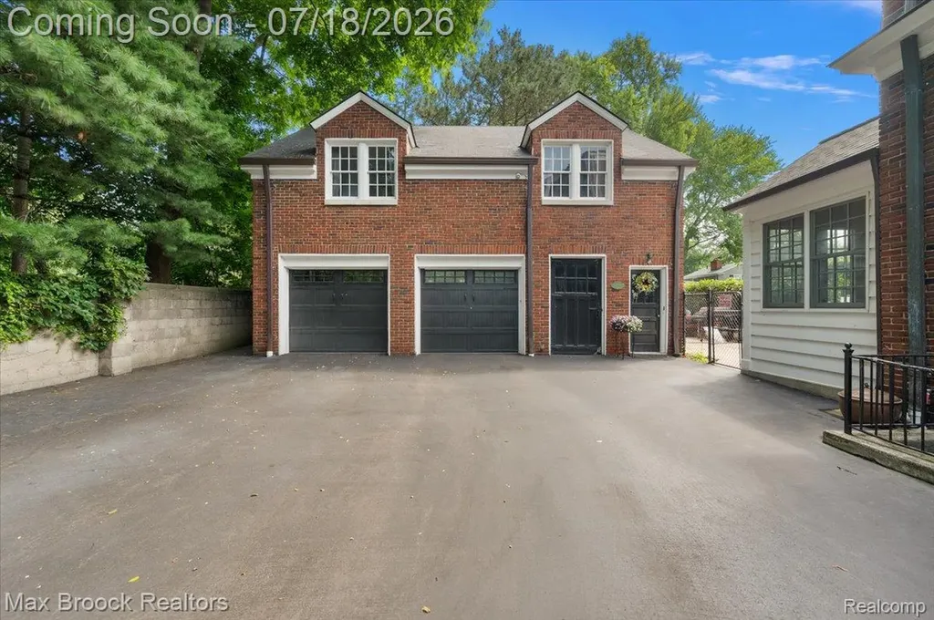 294 Lincoln Road Grosse Pointe City MI 48230